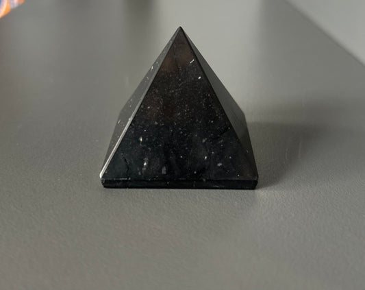 Piramide in Shungite